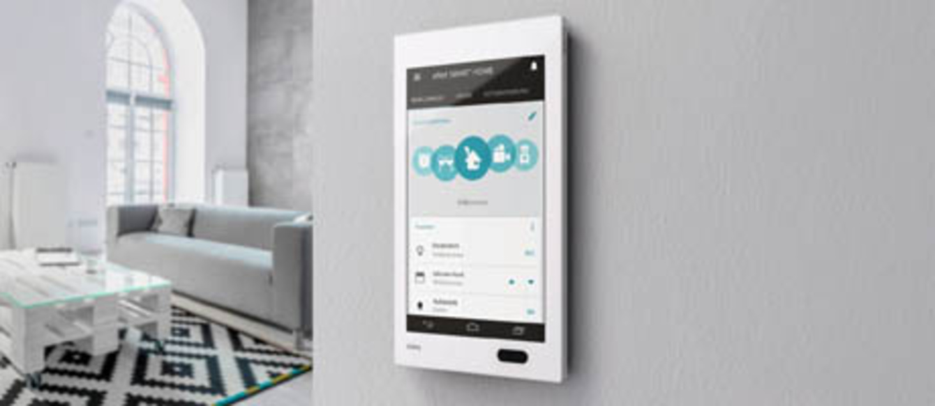 Bedienzentrale Gira G1 bei AMP Elektrotechnik GmbH Co. & KG in Viechtach