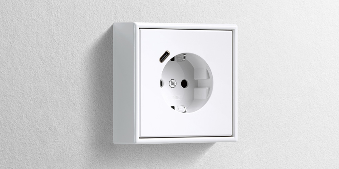 Erweiterter Anschlussraum für die Nachrüstung bei AMP Elektrotechnik GmbH Co. & KG in Viechtach